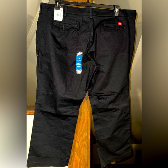 Dickies Women's Plus FLEX Relaxed Fit Straight Leg Stretch Twill Black Pants 24R - Picture 3 of 7